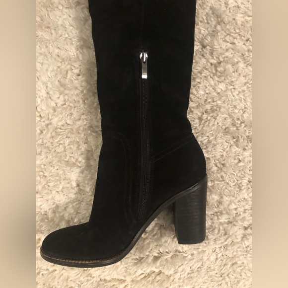 Gorgeous black suede boots - Picture 3 of 4